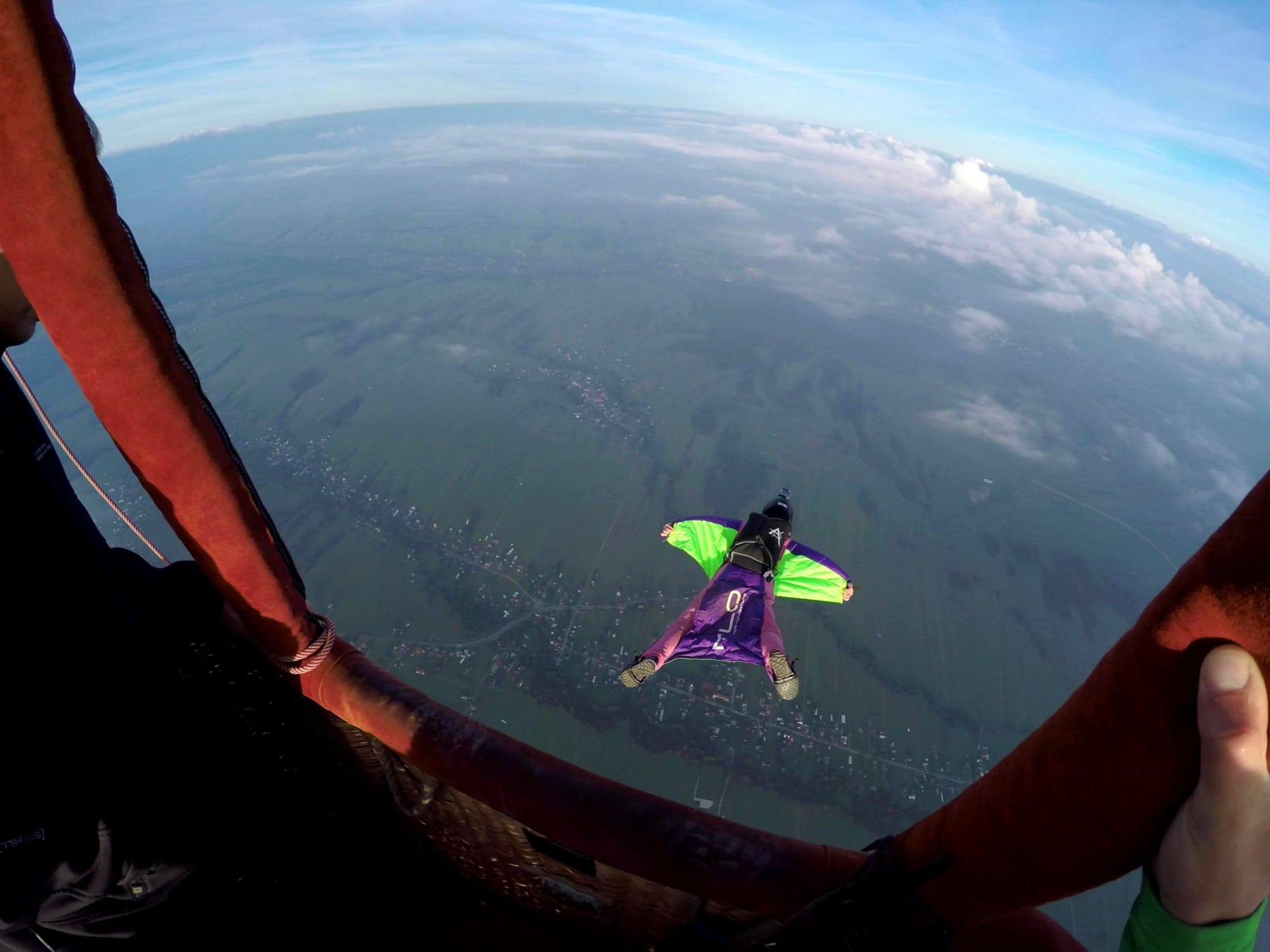 Skok wingsuit z balonu
