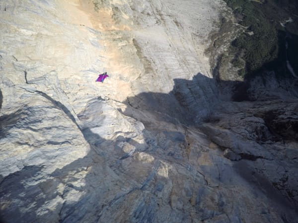 Skok Wingsuit BASE z Monte Brento